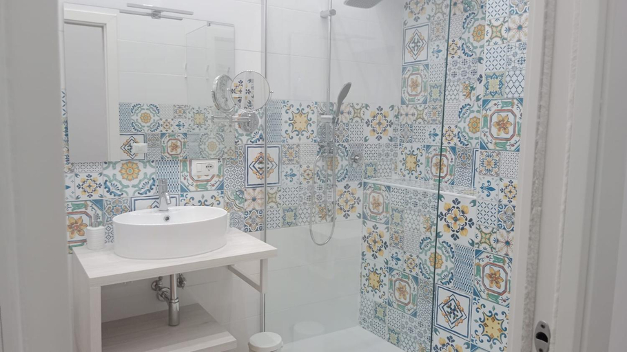 Others 5, B&B Phoenix, Napoli