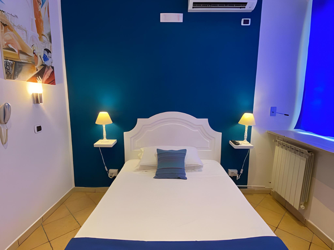 Bedroom 4, Hotel Europeo, Napoli