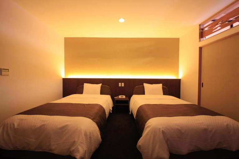 Bedroom 2, Nanpeidai Onsen Hotel, Nakagawa