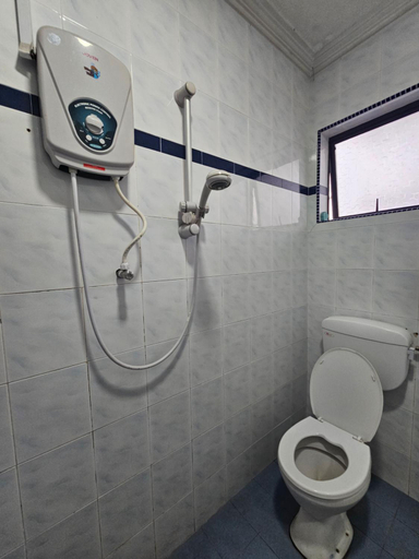 Bathroom 4, Melody Room (MUAR), Muar