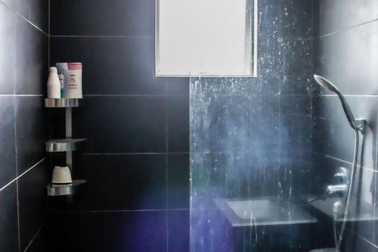 Bathroom 4, Subang USJ21 Main Place Mall 2R1B 5-6 Pax, Subang Jaya