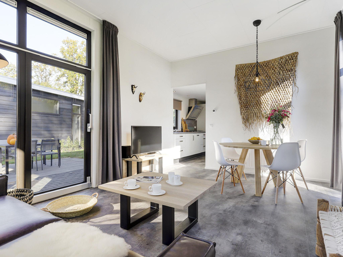 4, Modern wellness chalet with a smart TV, next to the forest, Hof van Twente