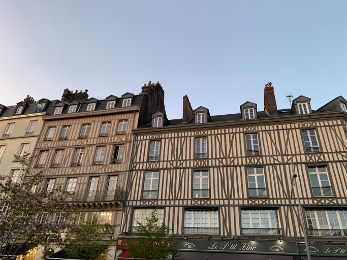 Exterior & Views