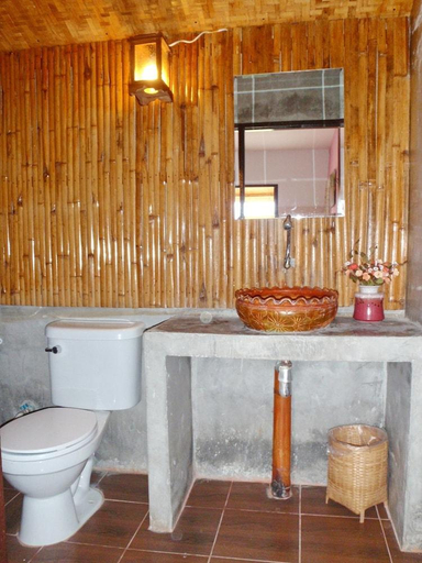 Bathroom 3, Odour Pai, Pai