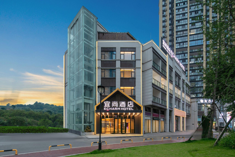 Exterior & Views