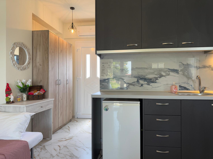 Others 4, Torra's Studios, East Macedonia and Thrace