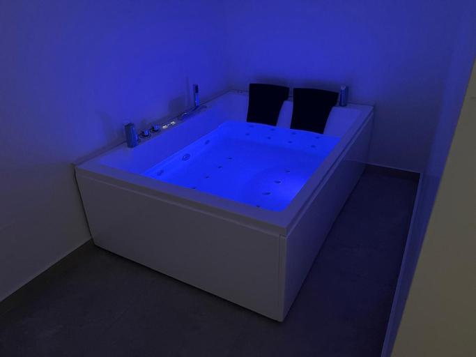 Bathroom, Lapis rooms, Syracuse
