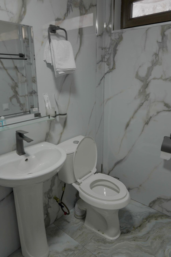 Bathroom 5, Viva Lake Resort & Spa, O'rtachirchiq