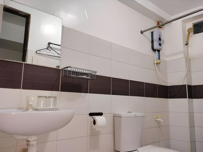 Bathroom 4, Boracay Ocean Bay Resort Cafe, Malay