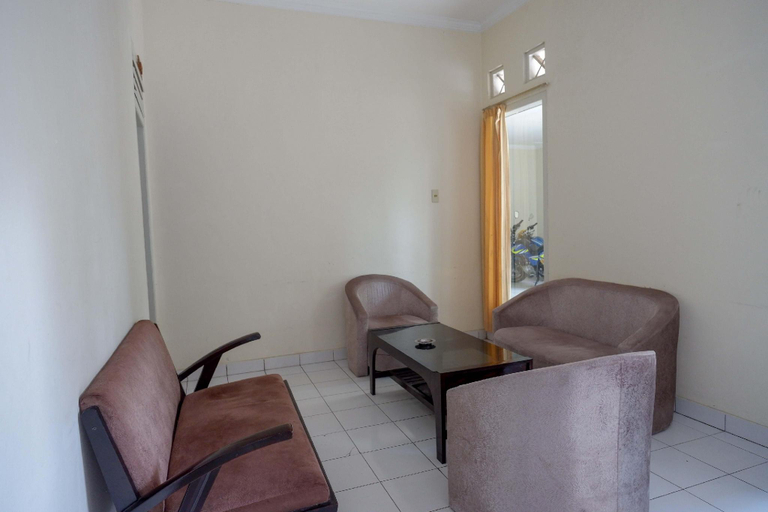 Public Area 3, RedDoorz near Lokawisata Baturaden 2, Banyumas