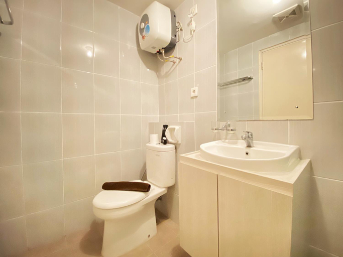 Bathroom 2, Relaxing 1BR Newton Residence Bandung By Travelio, Bandung
