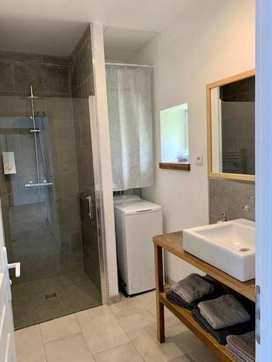 Bathroom 3, Le Castelat de Julienna, Lot