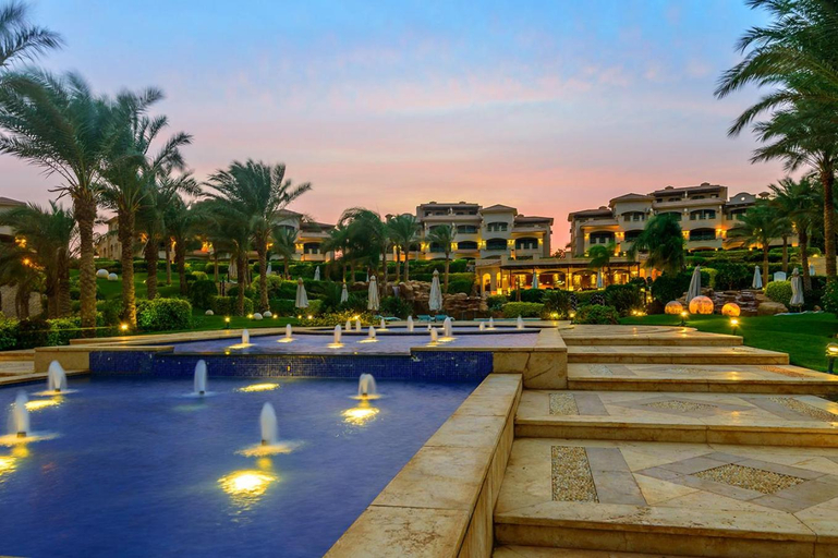 Sport & Beauty 5, LA VISTA 5 Beachfront 265m Luxury Villa, 'Ataqah