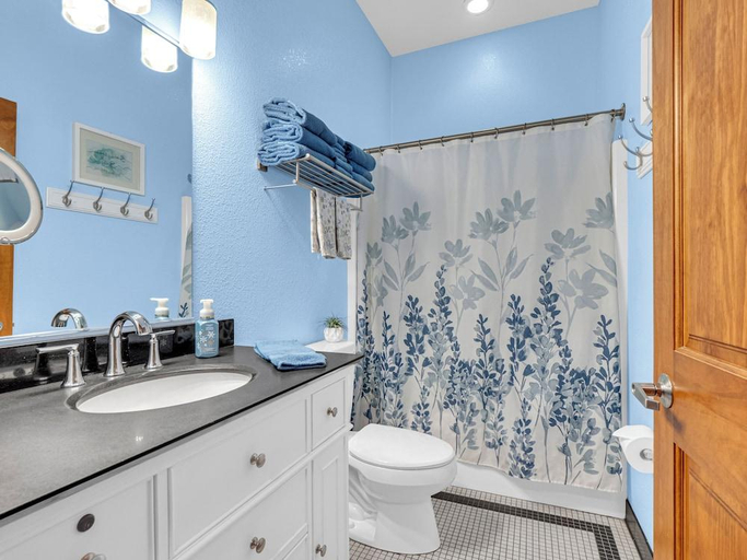 Bathroom 3, Victorian Inn Elkhart Lake Wisconsin, Sheboygan