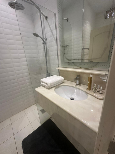 Bathroom, Jamal Royal Apartments, Al Madinah Al Munawwarah