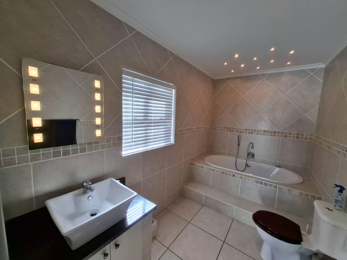 Bathroom 3, Charming Langebaan Villa with Garden View, West Coast