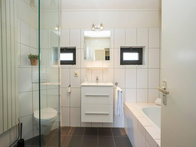 Bathroom 3, Apartment in De Koog near Texel Beach, Texel