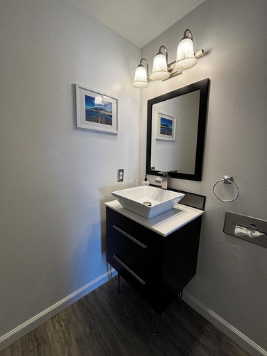Bathroom 3, San Dune Inn, Tillamook