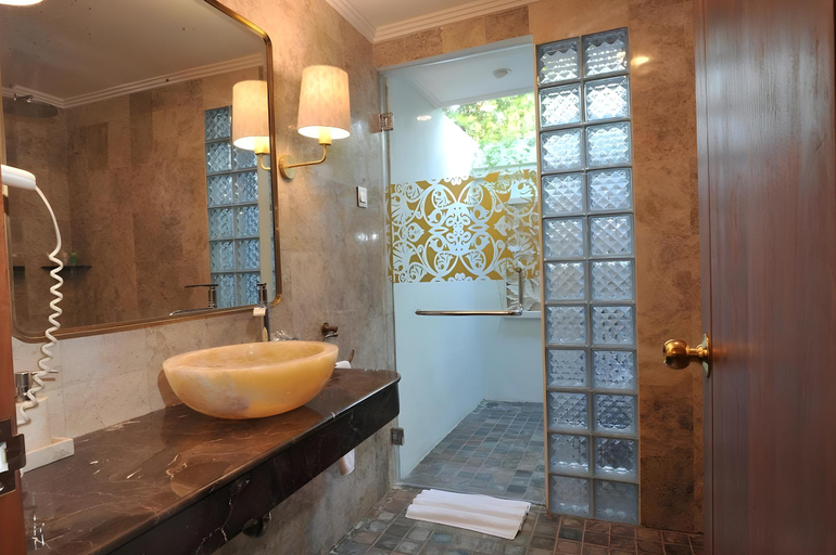 Bathroom 5, Puri Raja Hotel, Badung
