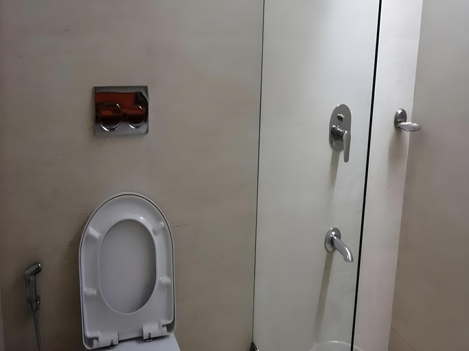 Bathroom 4, Astoria Hotel, Mumbai City
