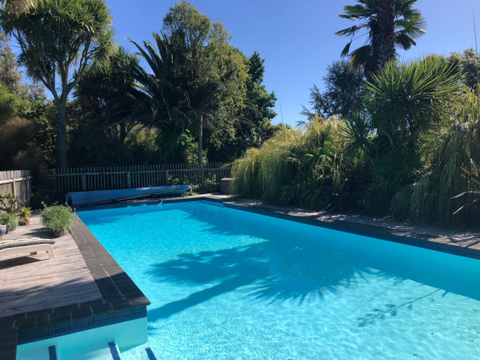 Sport & Beauty 5, English Cherry Tree Manor, Waikato