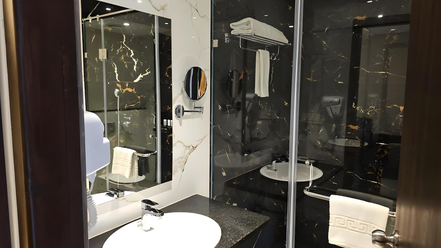 Bathroom 5, Hotel Mayura Presidency Belagavi, Belgaum