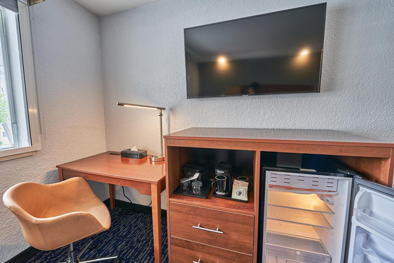Others 5, International Inn, Barnstable