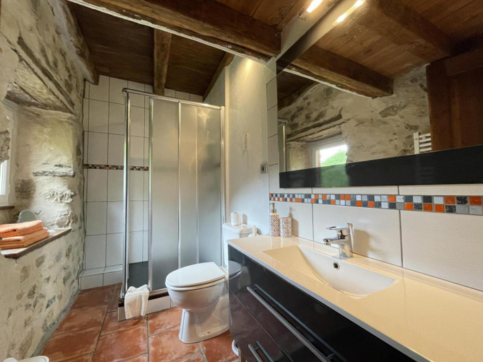 Bathroom 5, Chambres d'Hôtes Idiartekoborda, Pyrénées-Atlantiques