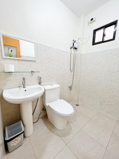 Bathroom 2, Verra Inn, Tagaytay City
