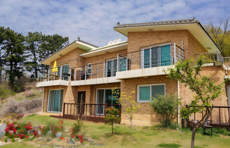 Others 3, Ari House, Ganghwa