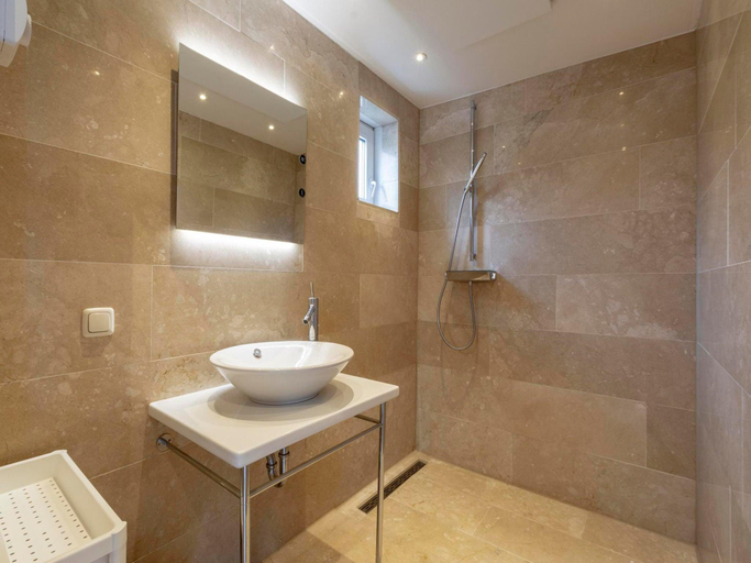 Bathroom 3, Duinland 122 bungalow foe 2-people, Zijpe
