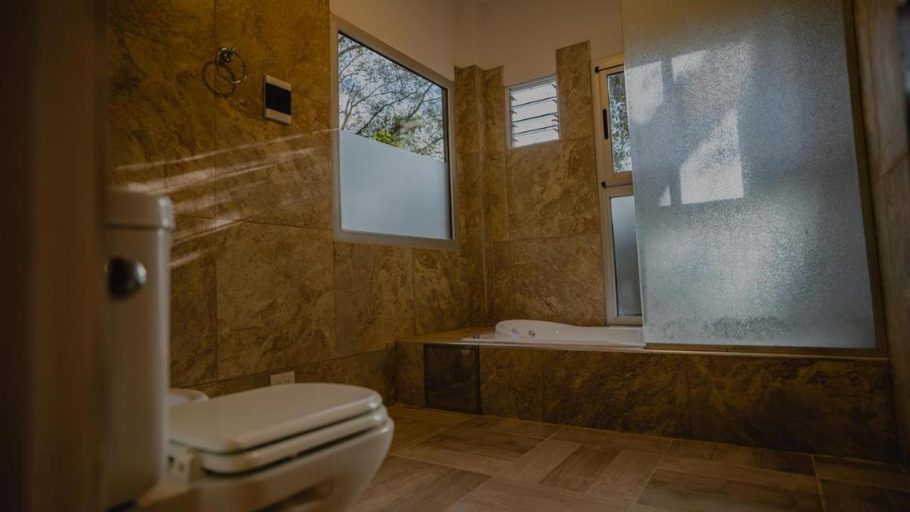 Bathroom 4, Eco Lodge de la Selva, Capital