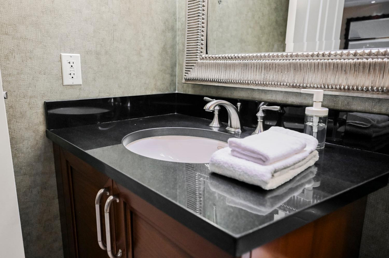 Bathroom 4, Signature Rental by Owner Direct, Clark