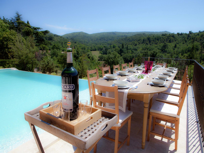 Food & Drinks, Villa in Provence with Infinity Pool, Haute-Garonne