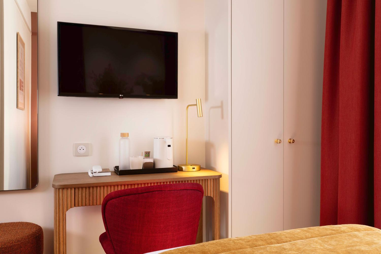 Bedroom 2, Hotel Le Cardinal, Paris