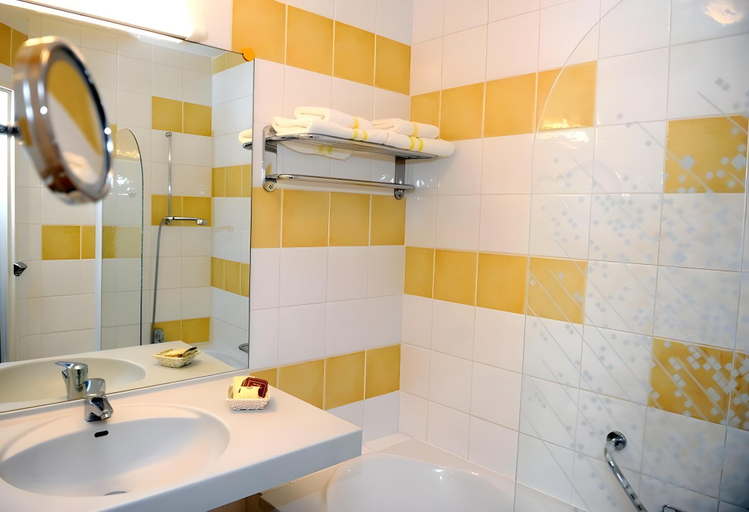 Bathroom 4, Relais Vert Hotel, Doubs