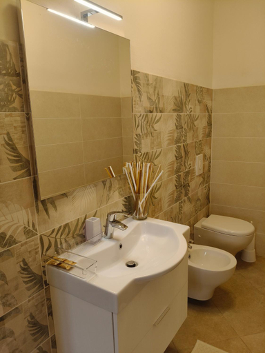 Bathroom, Baia Etrusca, Livorno