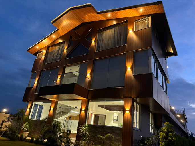 Exterior & Views