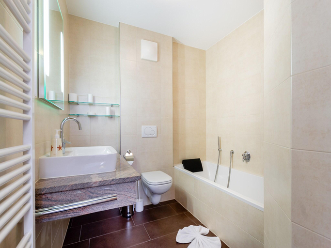 Bathroom 3, Apartment with Sauna and Ski In Out, Zell am See