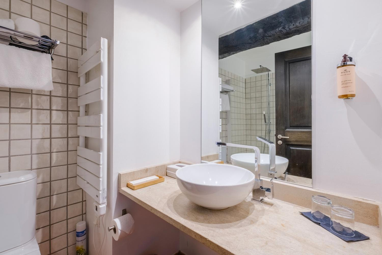 Bathroom 3, Grimaldi, Alpes-Maritimes
