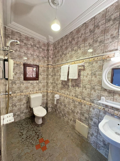 Bathroom 5, Farhyda et Freres Hotels, Ndé