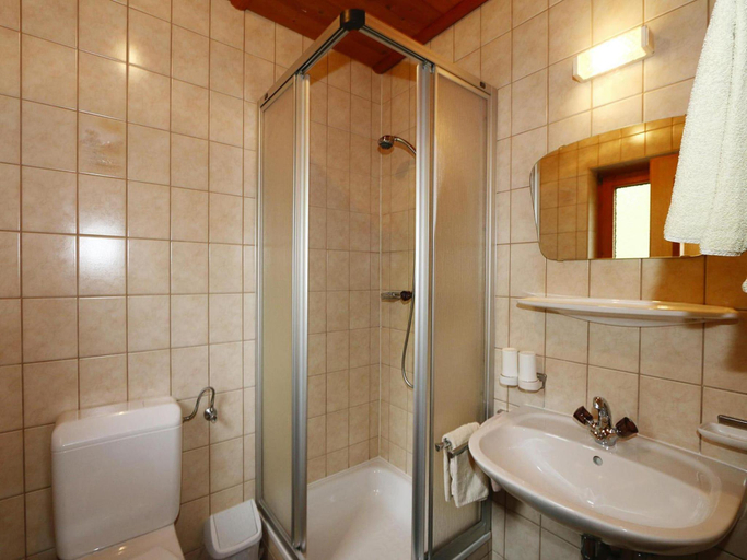 Bathroom, Apartment in Hippach near Horbergbahn, Schwaz
