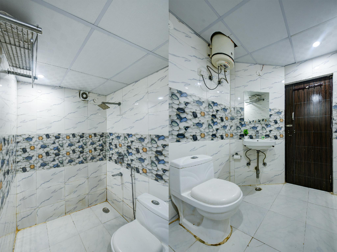 Bathroom 3, Kelvish Hotel-Delhi Airport , Delhi