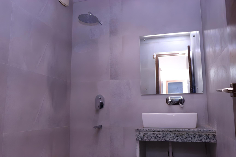 Bathroom, T P Garden and Hotel, Mainpuri