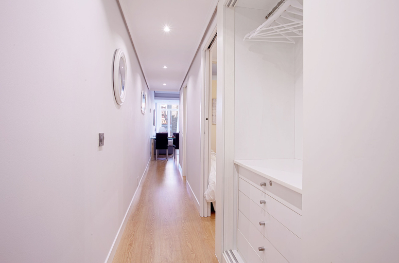 Hallway, Cozy & Bright 1 Bd Apartm one Step Away Form Retiro Park. Retiro III, Madrid