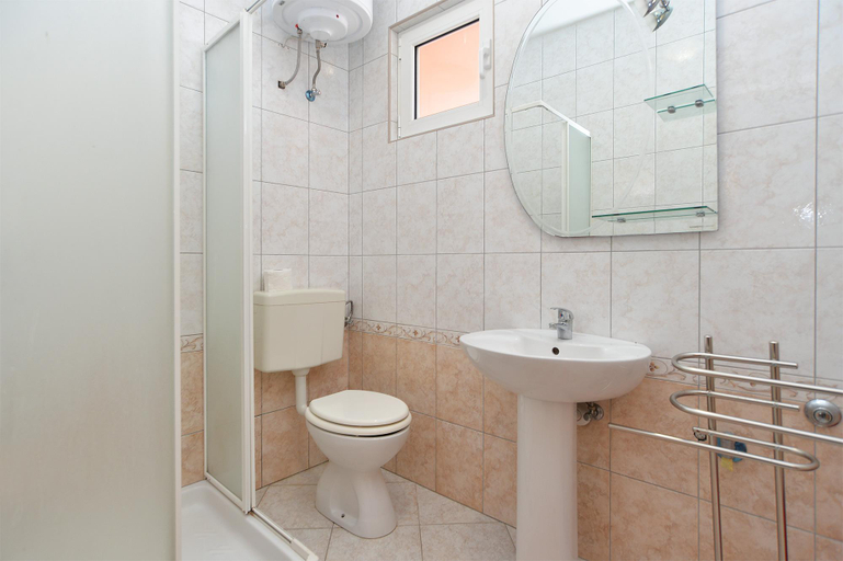 Bathroom 4, Apartment 1359, Vodnjan