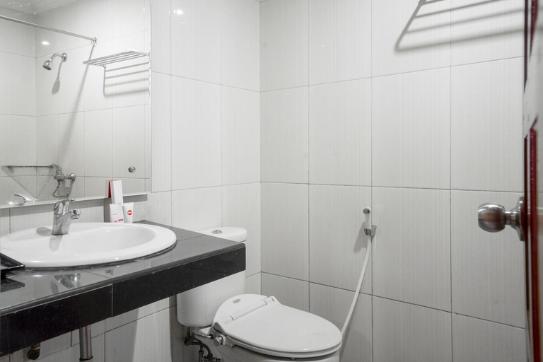 Bathroom 4, Hotel O Mega Sentosa, Samarinda