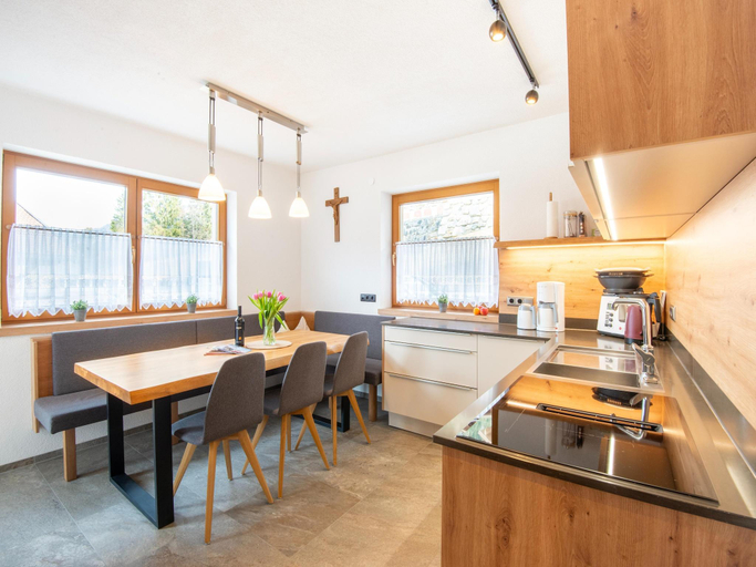 4, Chalet in Zell am Ziller near Ski Lift, Schwaz