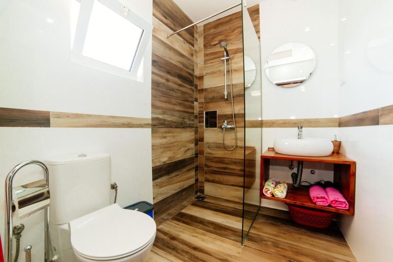 Bathroom 4, Apartments Mar
