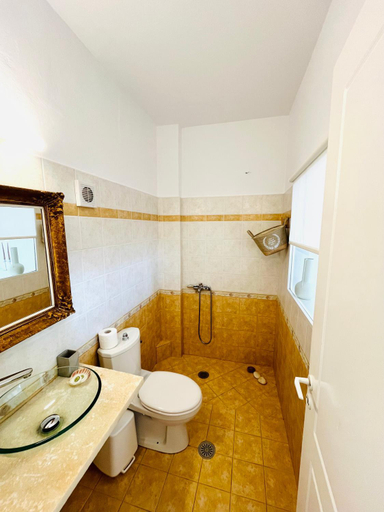 Bathroom 4, Akrolithos studios, South Aegean